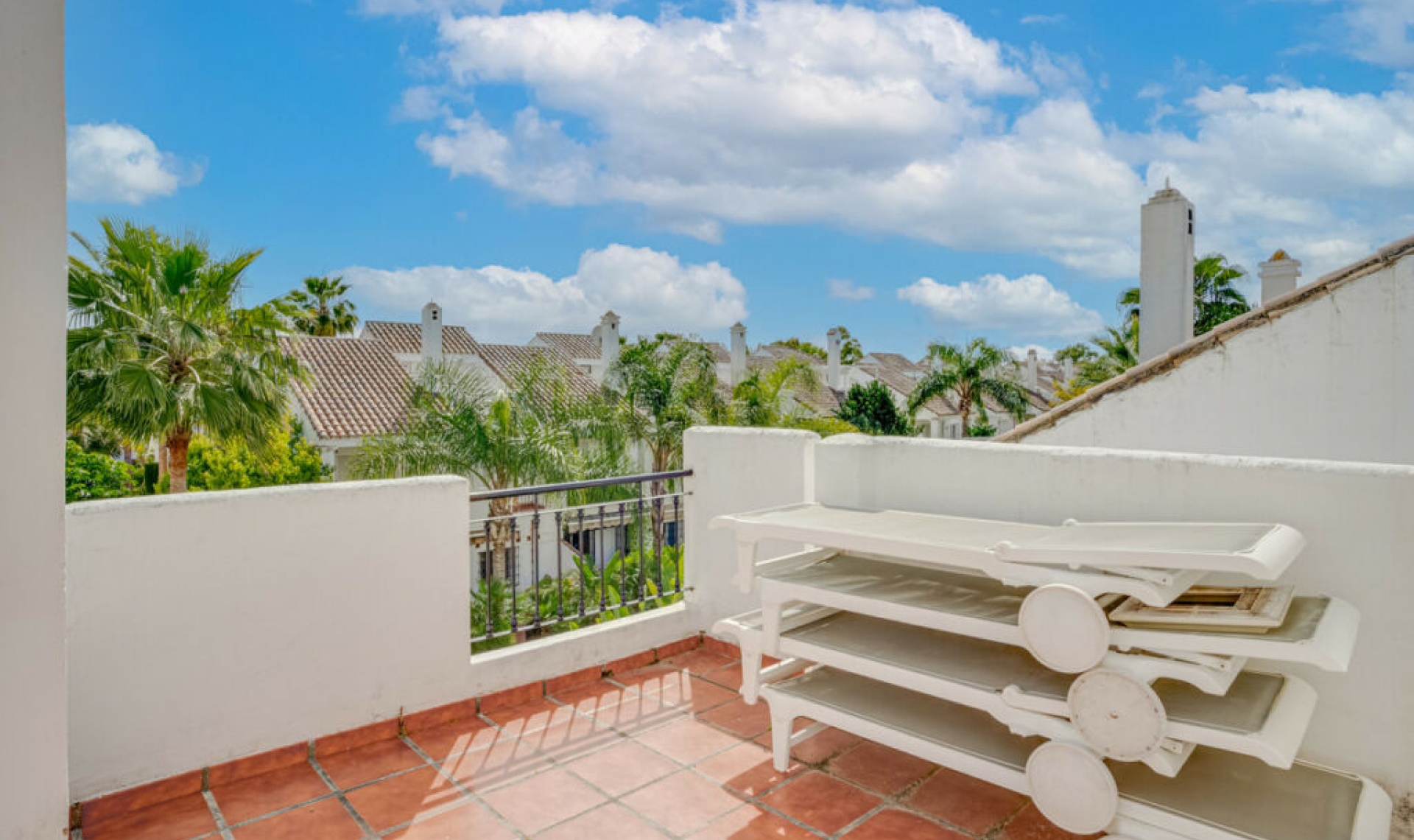 Resale - House -
Nueva Andalucía