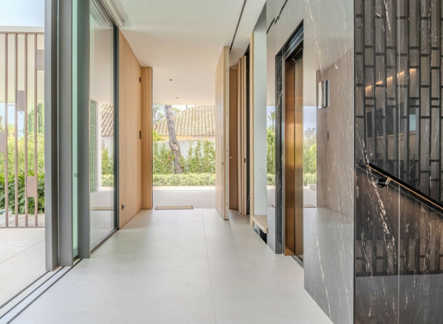 Resale - House -
Nueva Andalucía