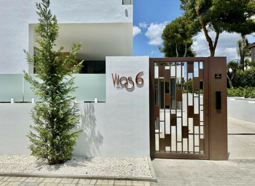 Resale - House -
Nueva Andalucía