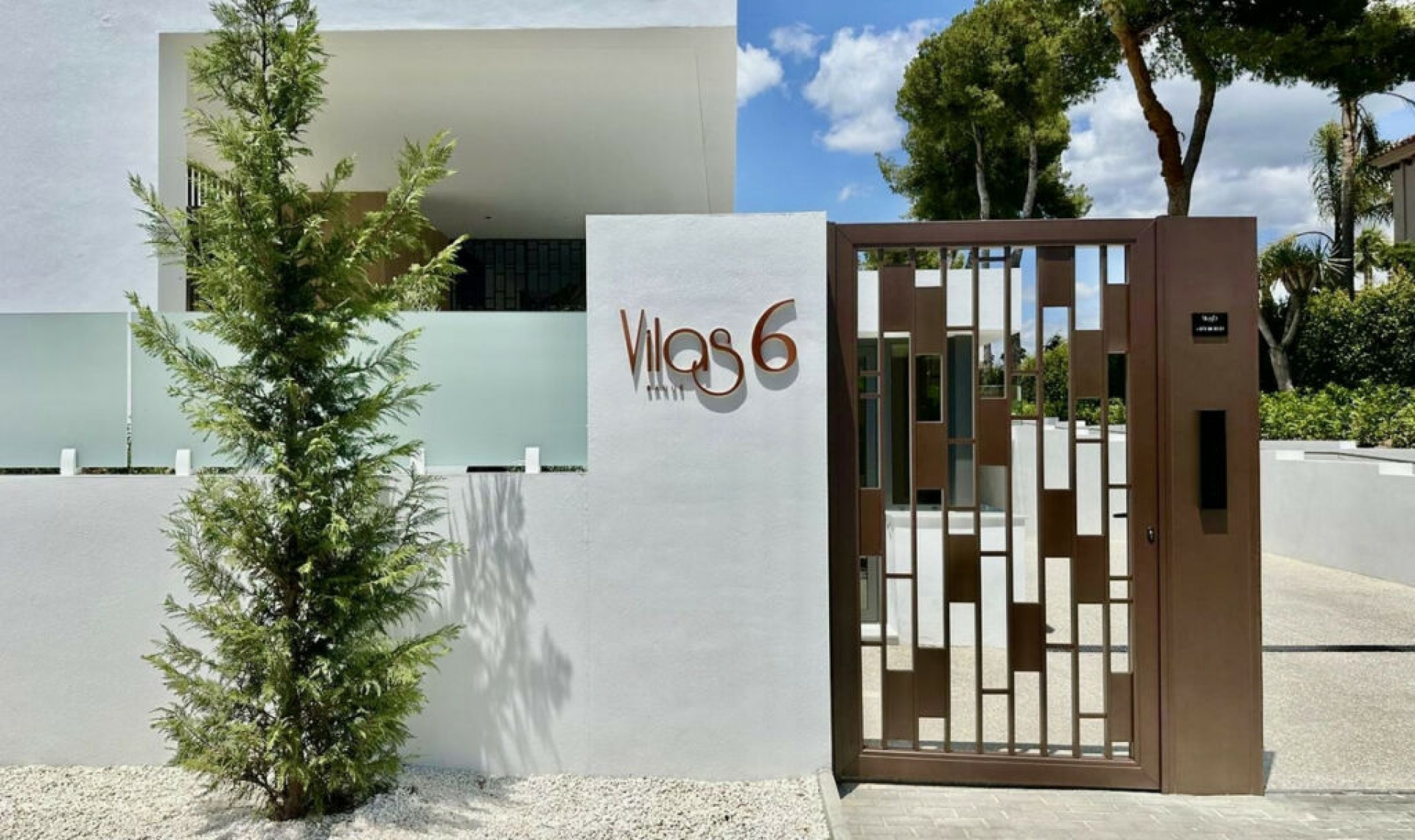 Resale - House -
Nueva Andalucía