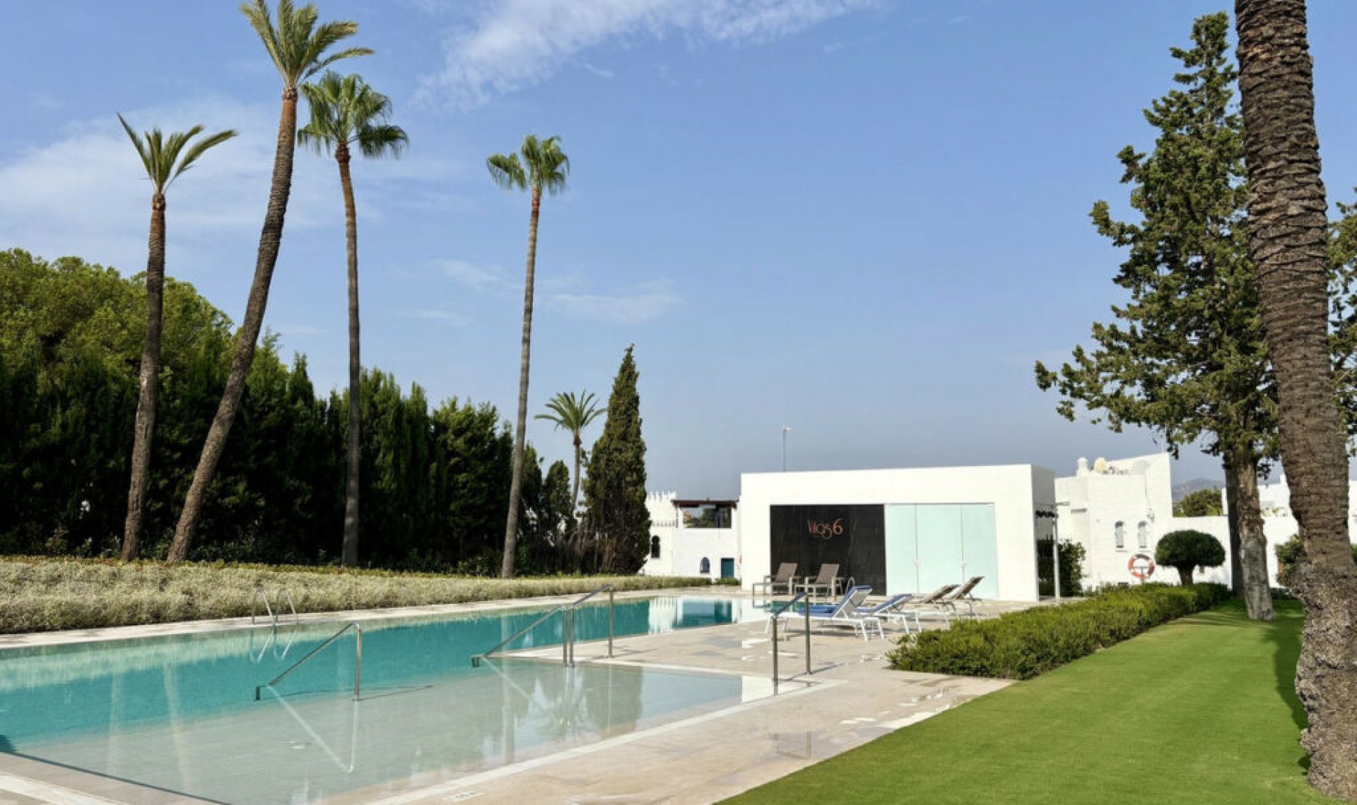 Resale - House -
Nueva Andalucía