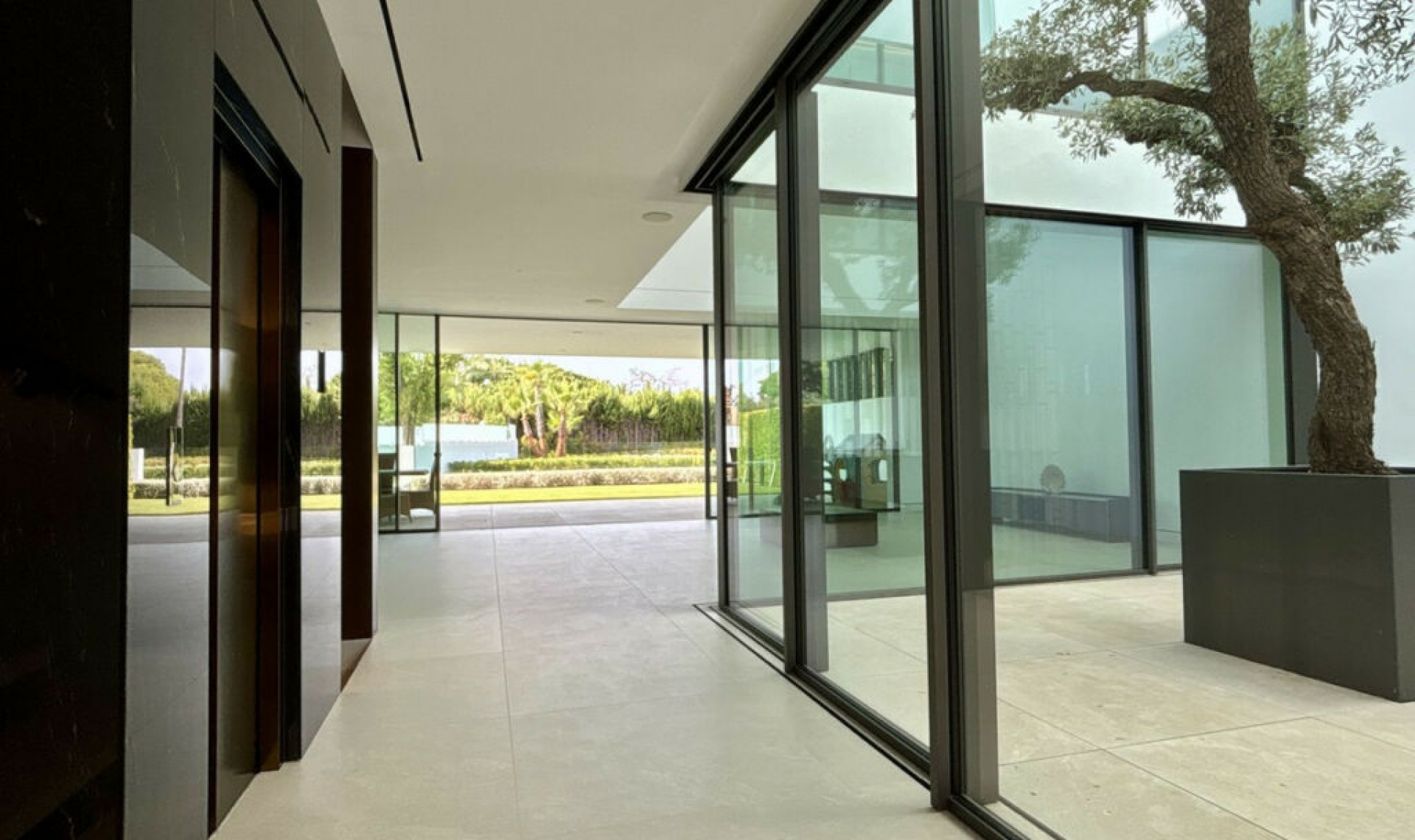 Resale - House -
Nueva Andalucía