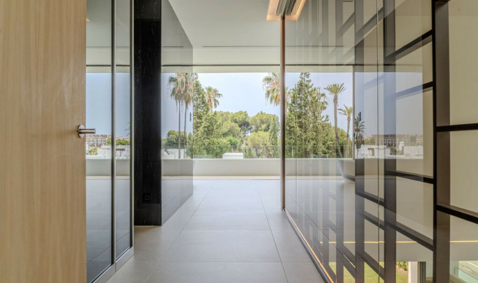 Resale - House -
Nueva Andalucía