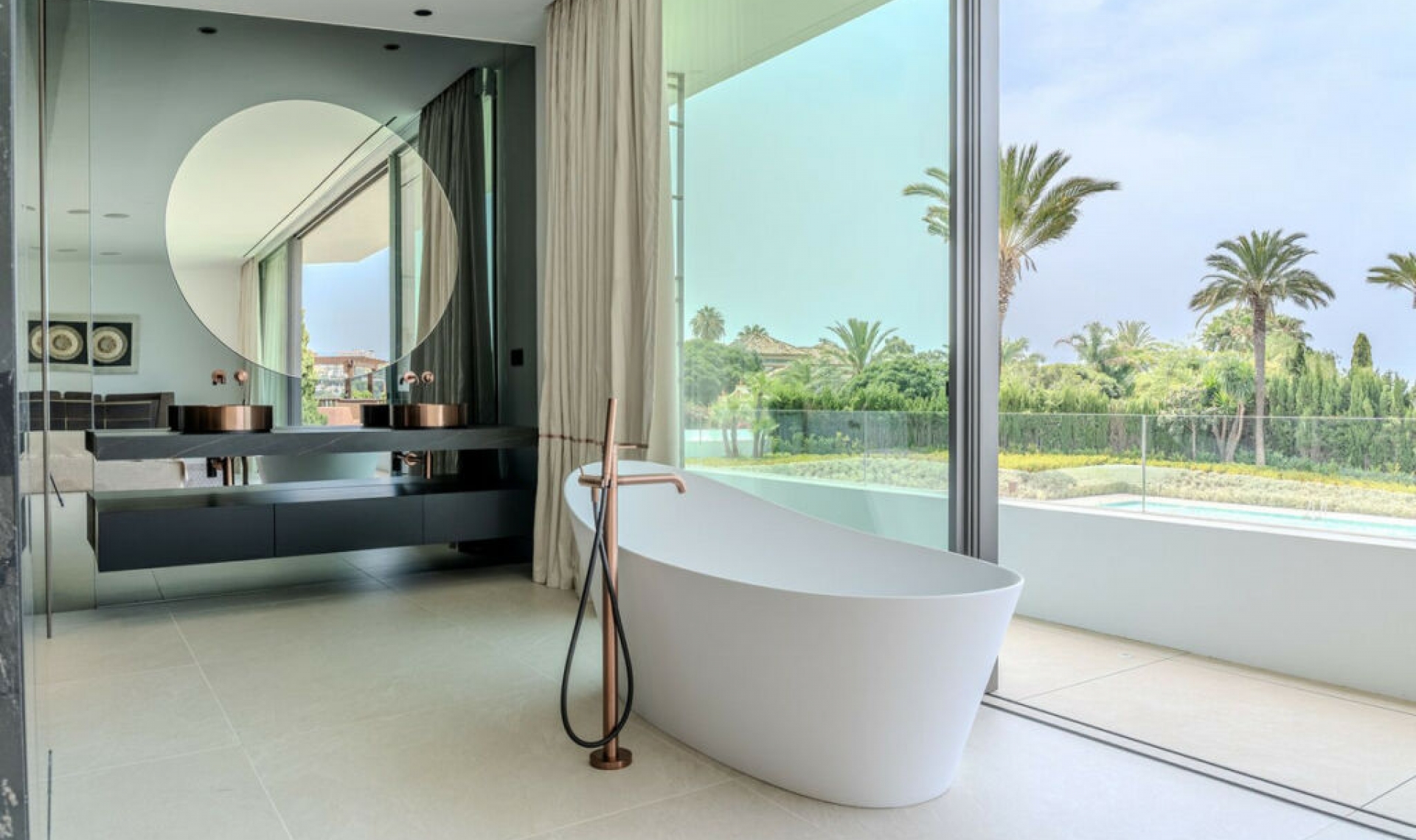 Resale - House -
Nueva Andalucía