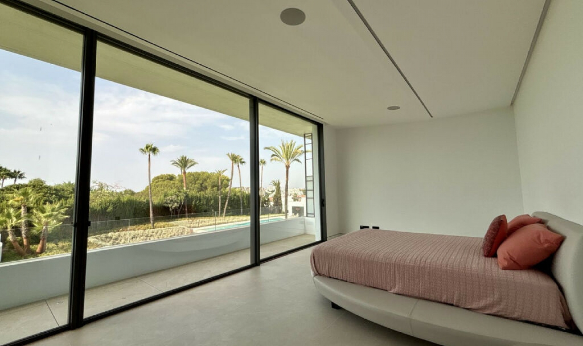 Resale - House -
Nueva Andalucía