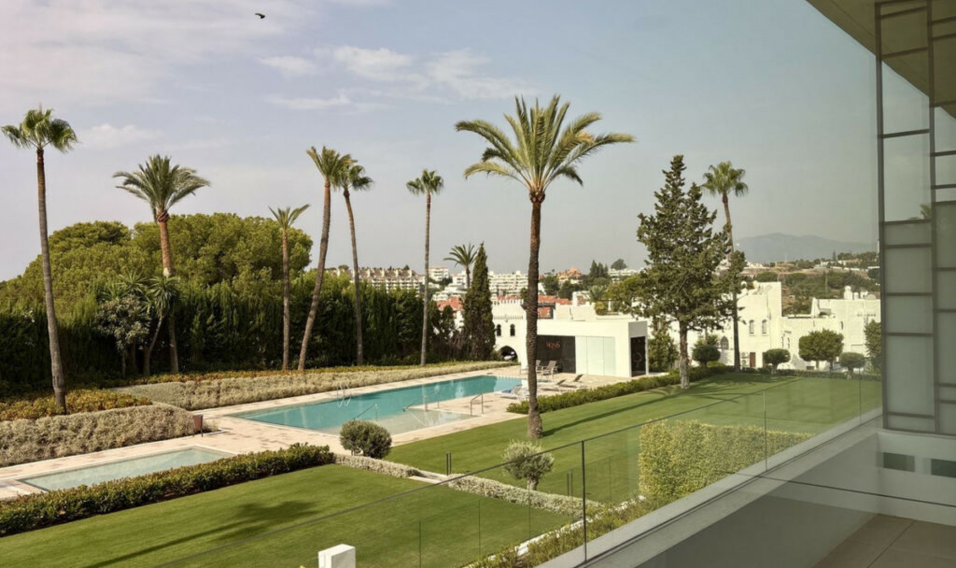 Resale - House -
Nueva Andalucía