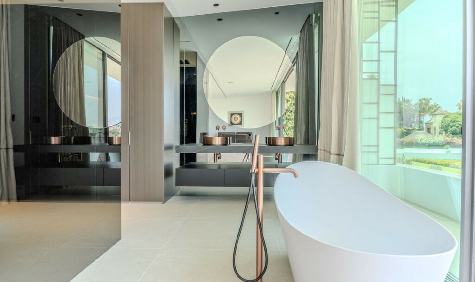 Resale - House -
Nueva Andalucía