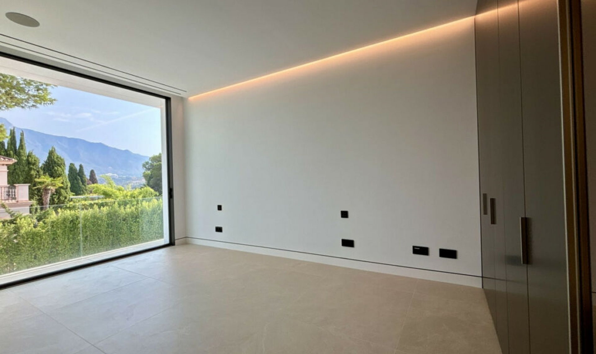 Resale - House -
Nueva Andalucía