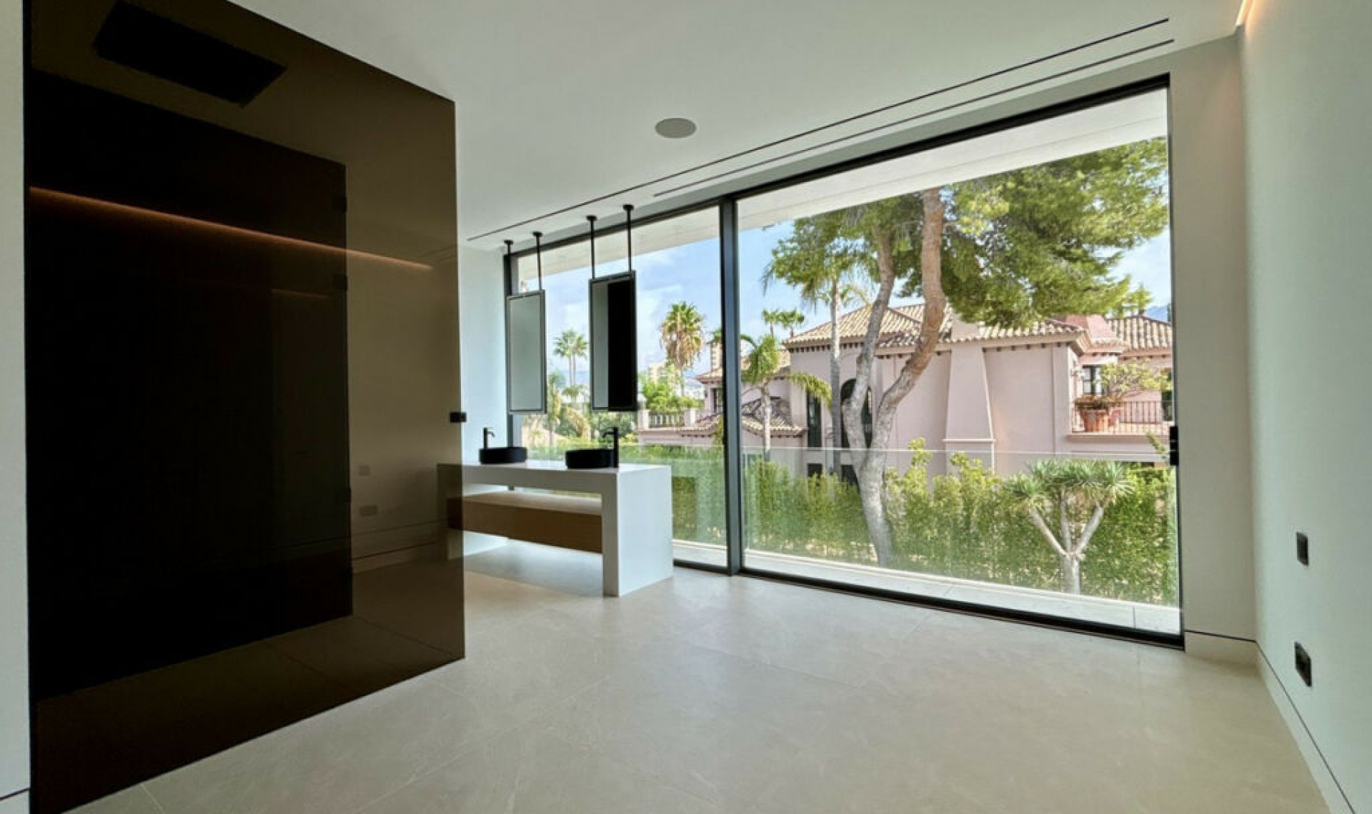 Resale - House -
Nueva Andalucía