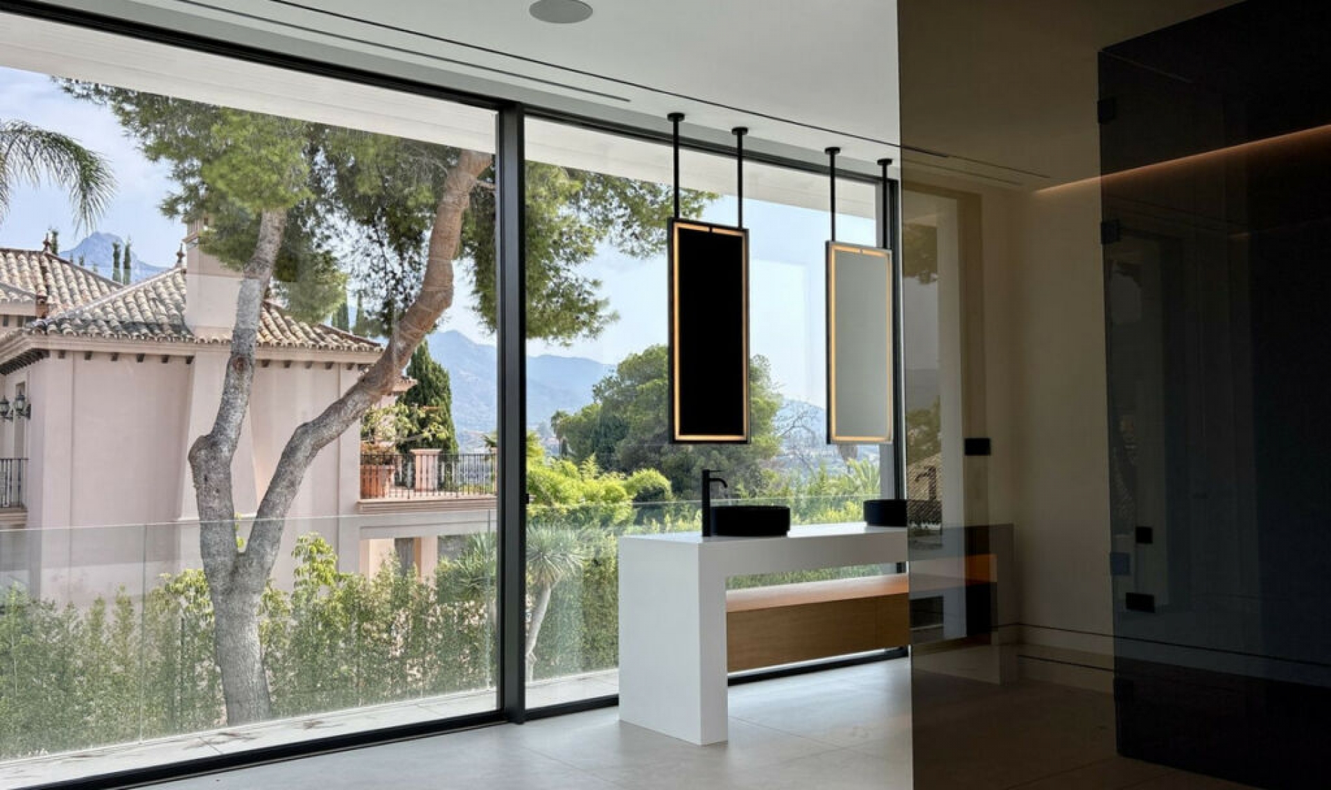 Resale - House -
Nueva Andalucía