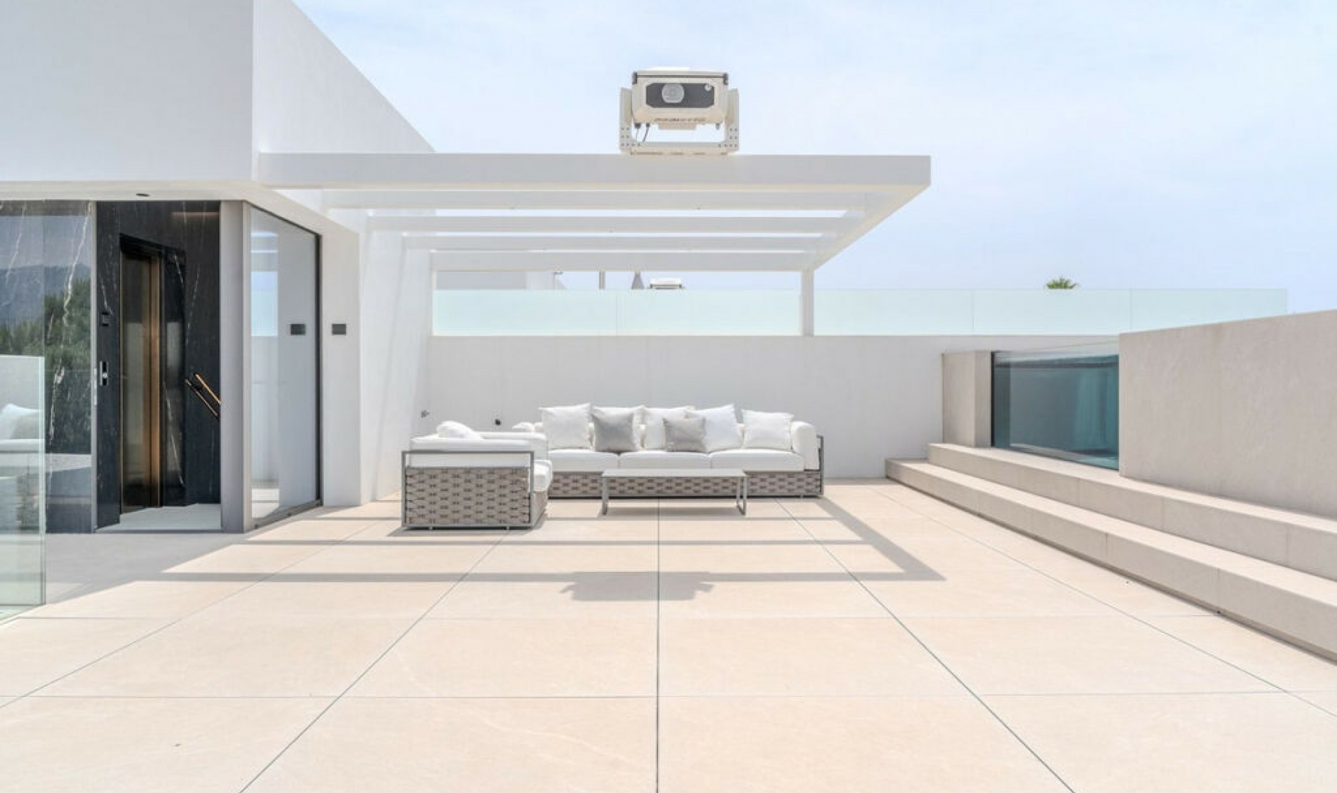 Resale - House -
Nueva Andalucía