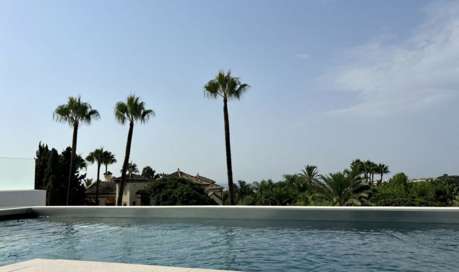 Resale - House -
Nueva Andalucía