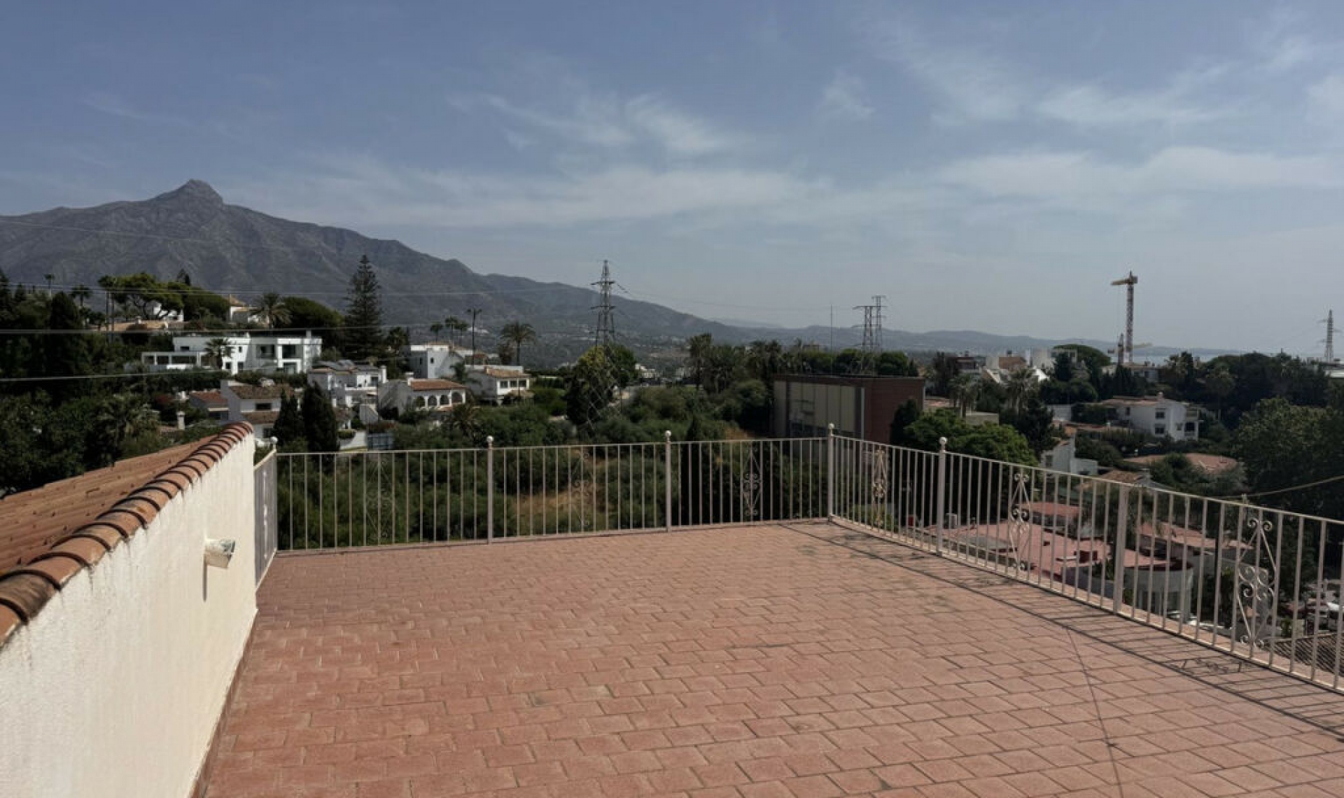 Resale - House -
Nueva Andalucía