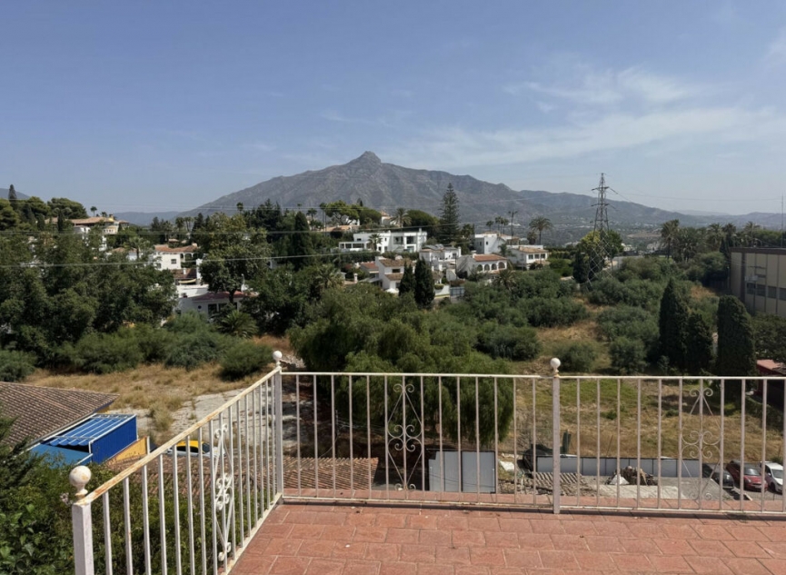 Resale - House -
Nueva Andalucía