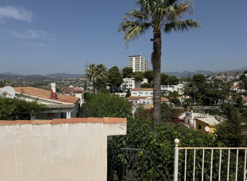 Resale - House -
Nueva Andalucía