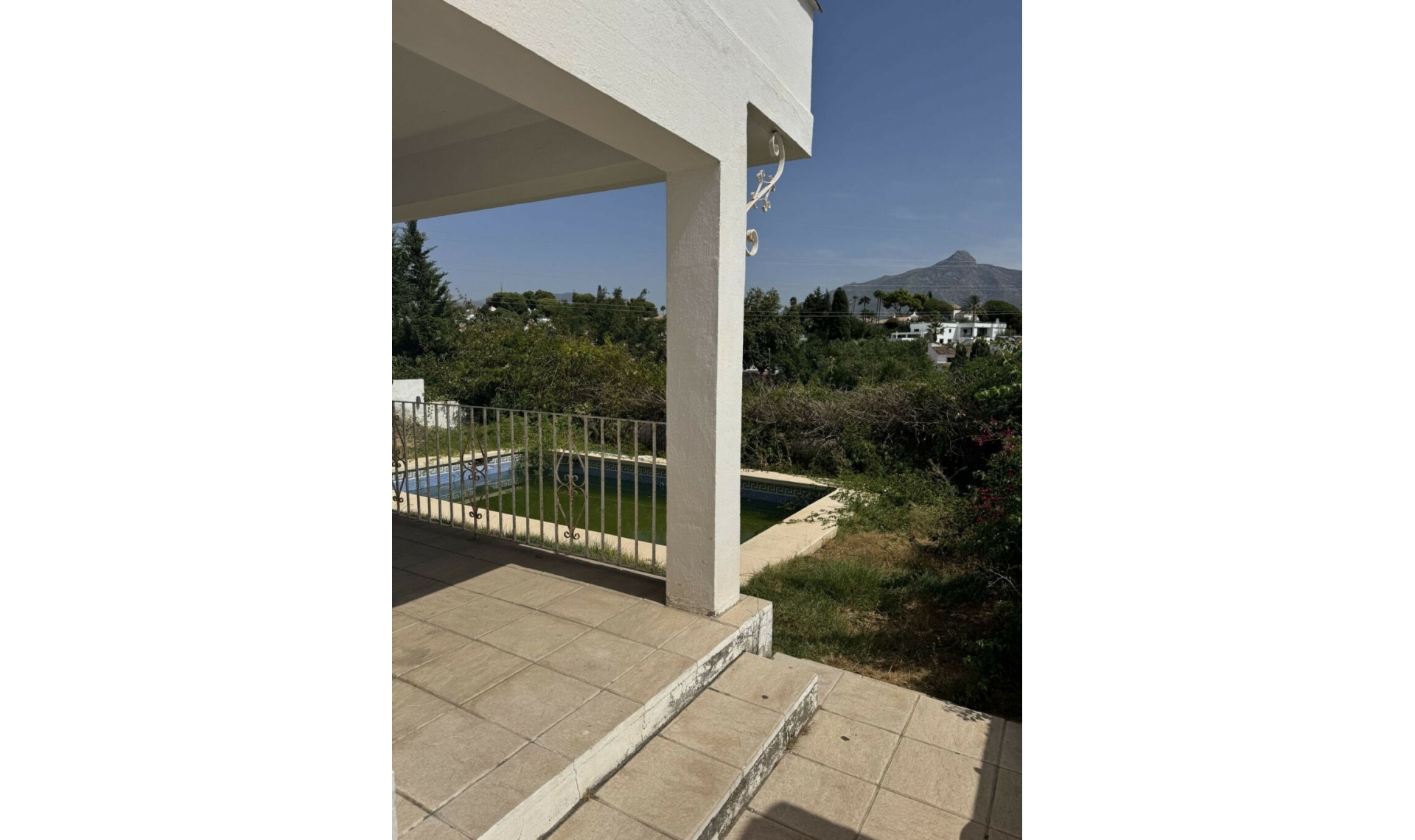 Resale - House -
Nueva Andalucía