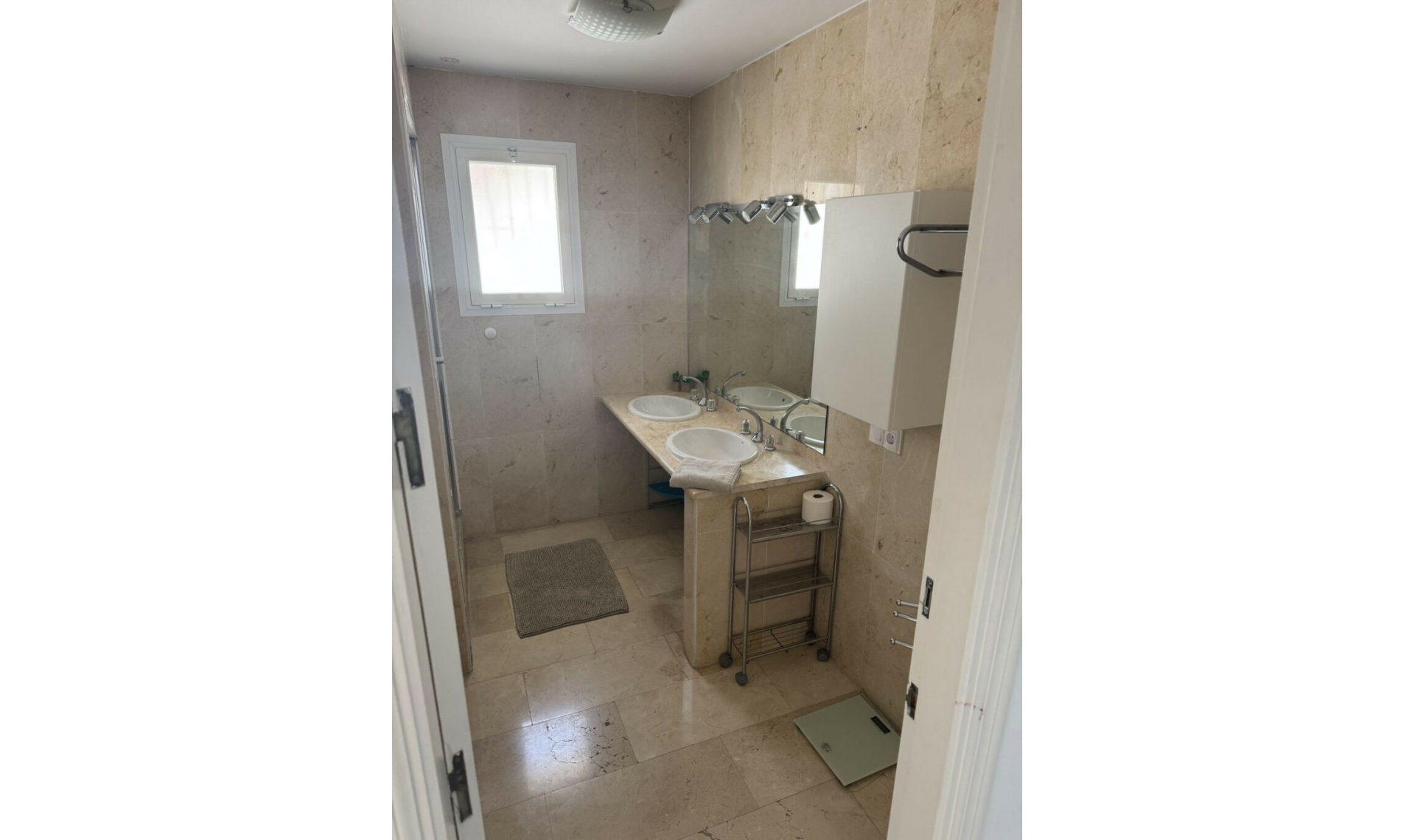 Resale - House -
Nueva Andalucía