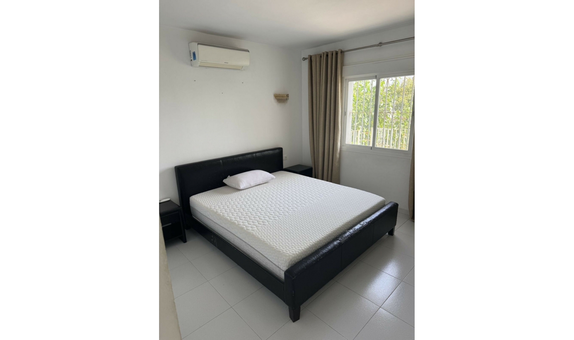 Resale - House -
Nueva Andalucía