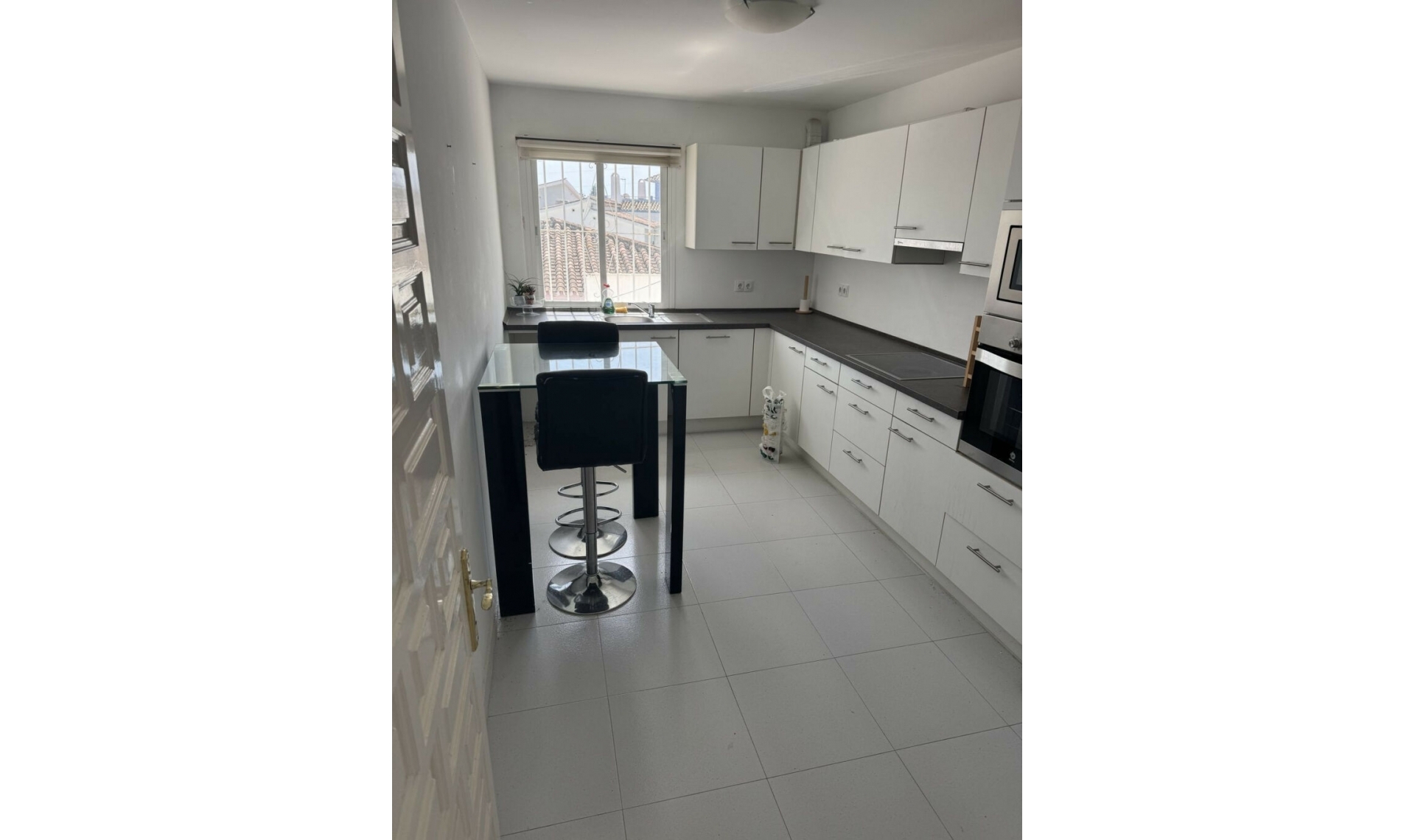 Resale - House -
Nueva Andalucía