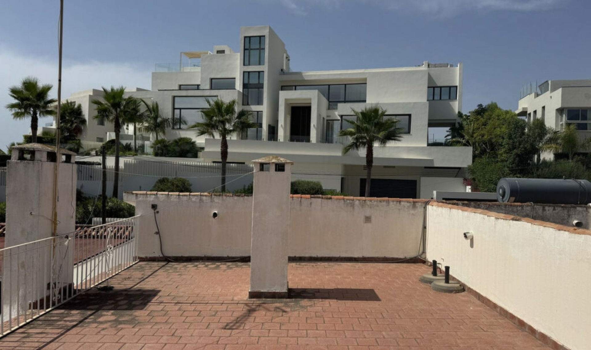 Resale - House -
Nueva Andalucía