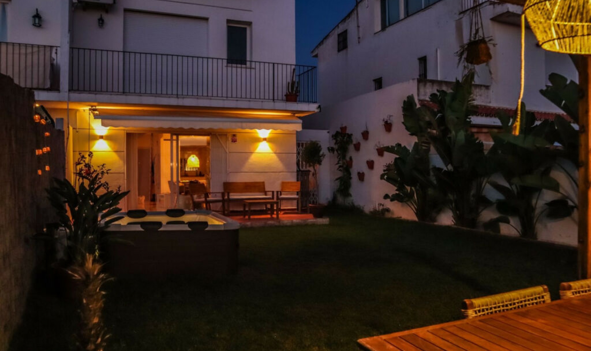 Resale - House -
Nueva Andalucía