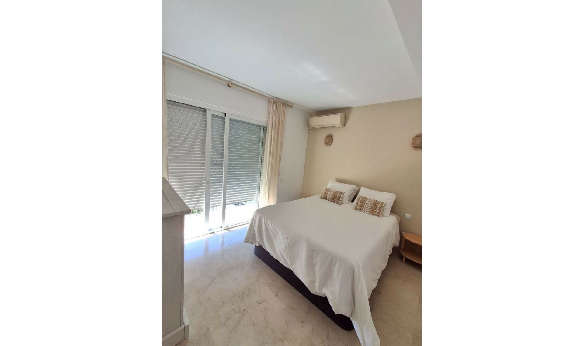 Resale - House -
Nueva Andalucía
