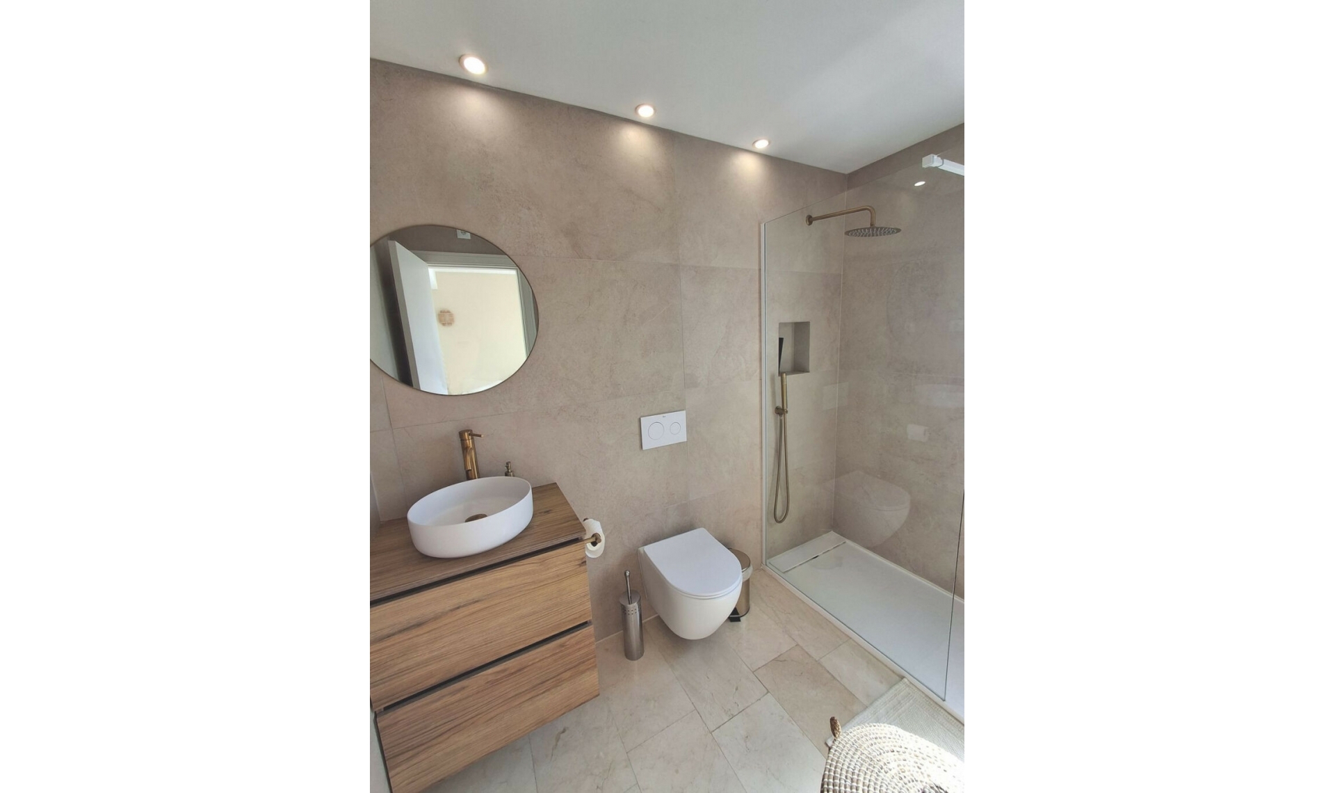 Resale - House -
Nueva Andalucía