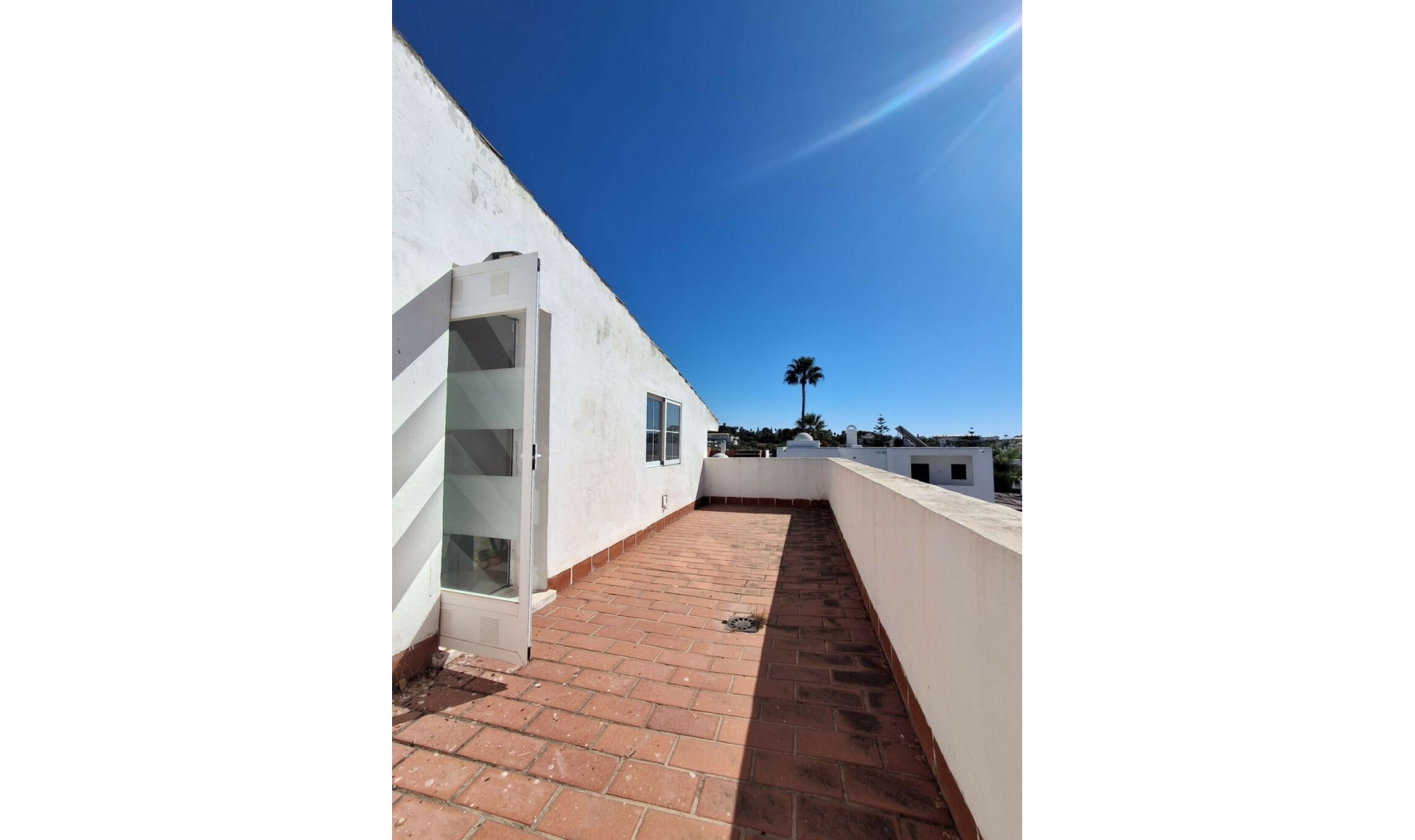 Resale - House -
Nueva Andalucía