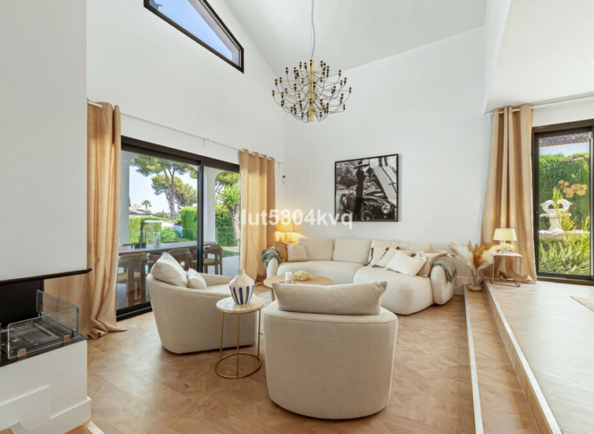 Resale - House -
Nueva Andalucía
