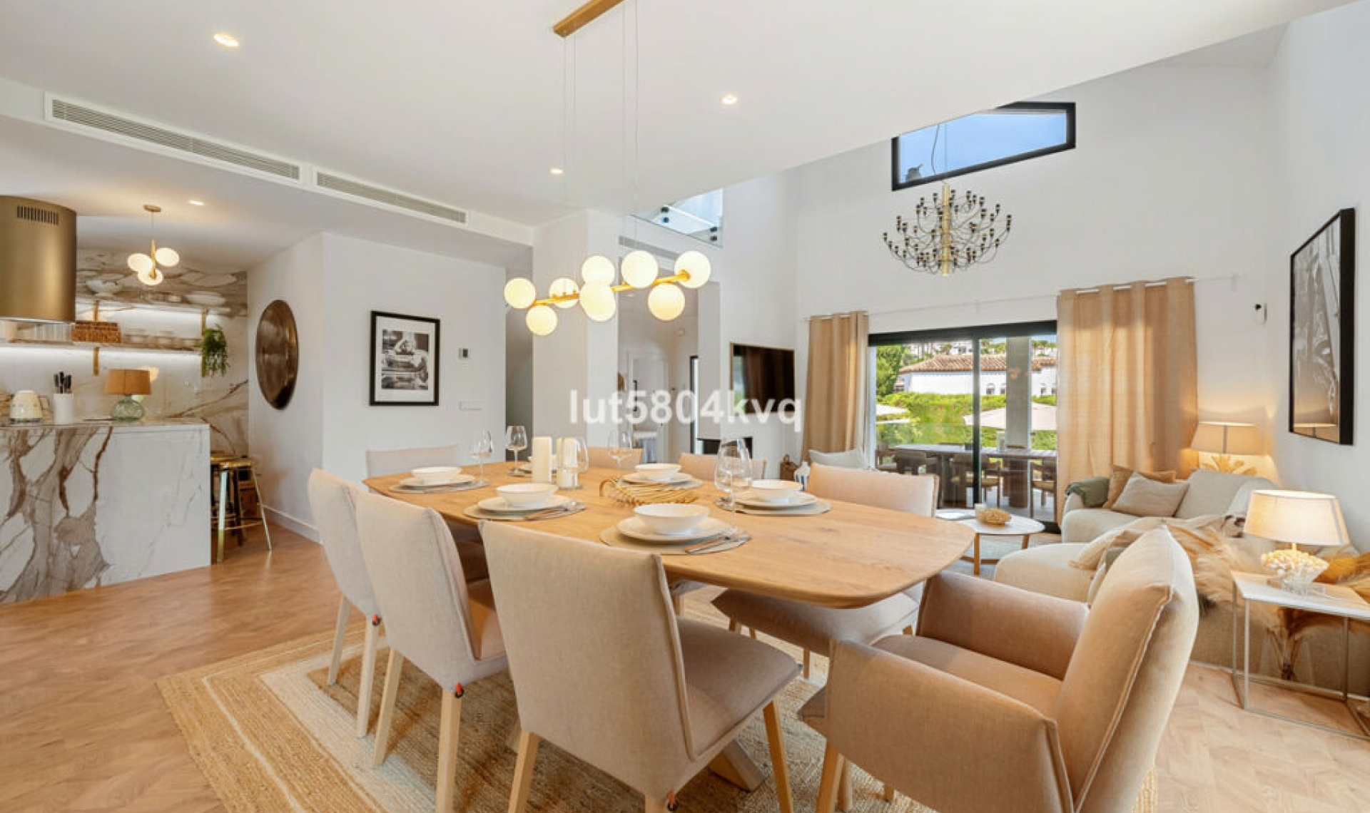 Resale - House -
Nueva Andalucía