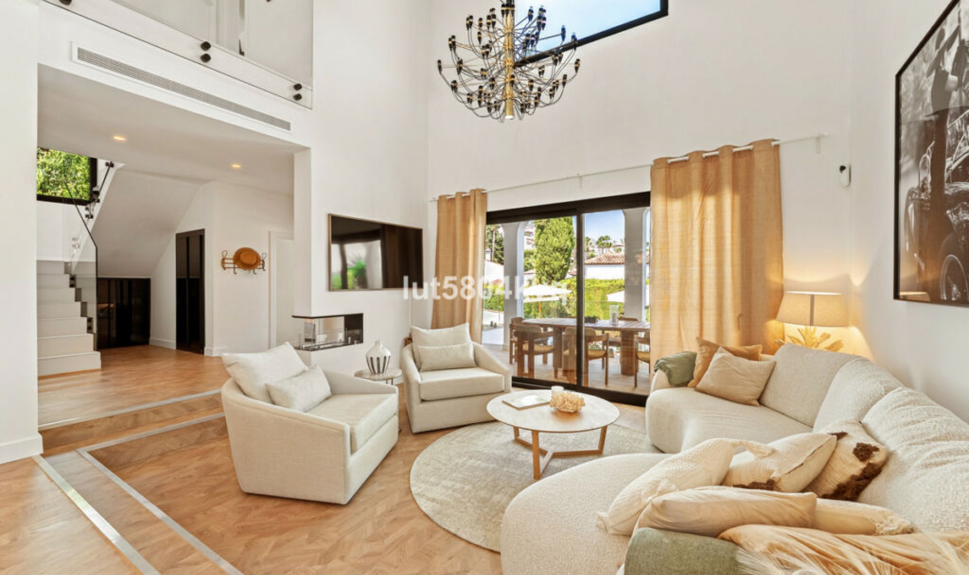 Resale - House -
Nueva Andalucía