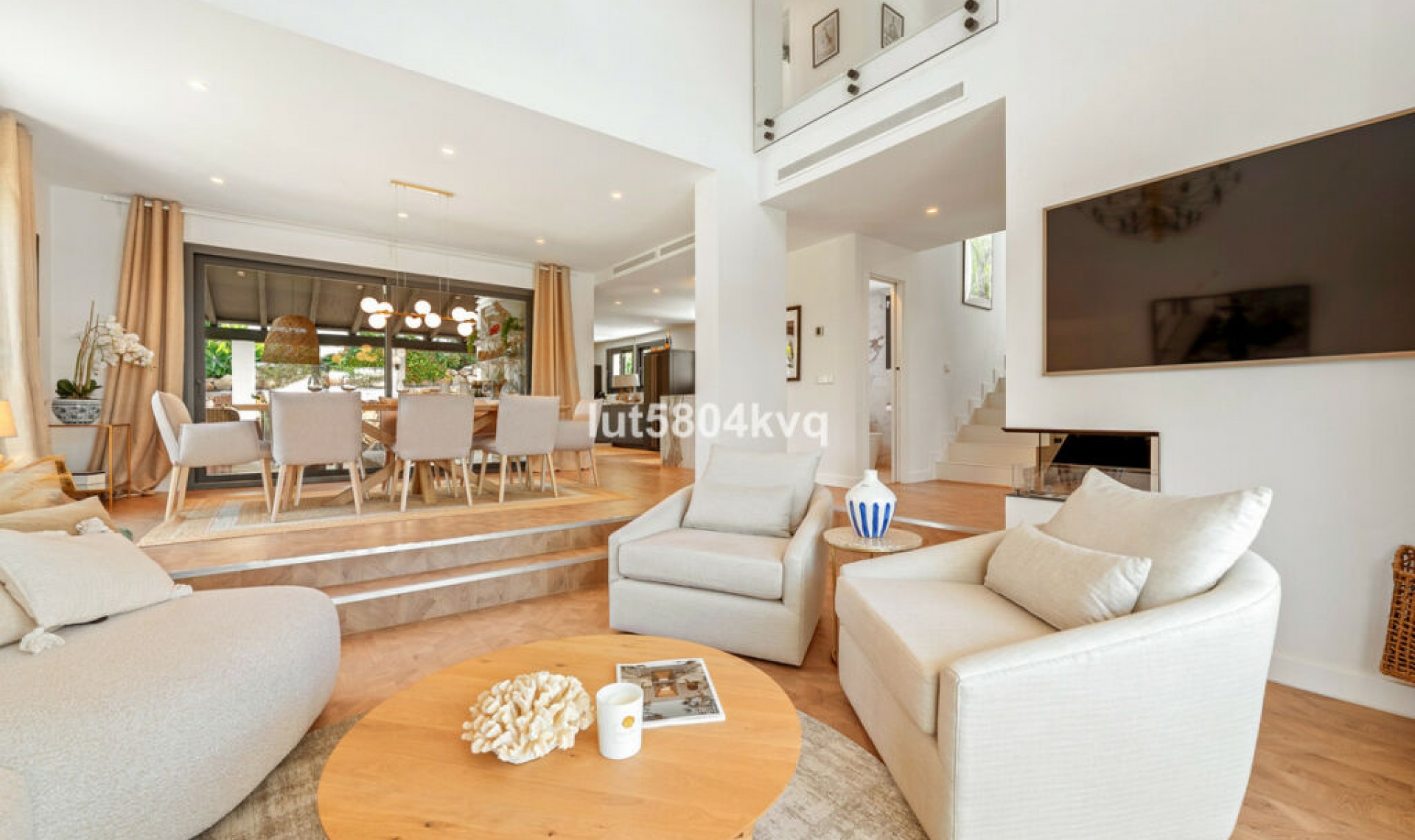 Resale - House -
Nueva Andalucía