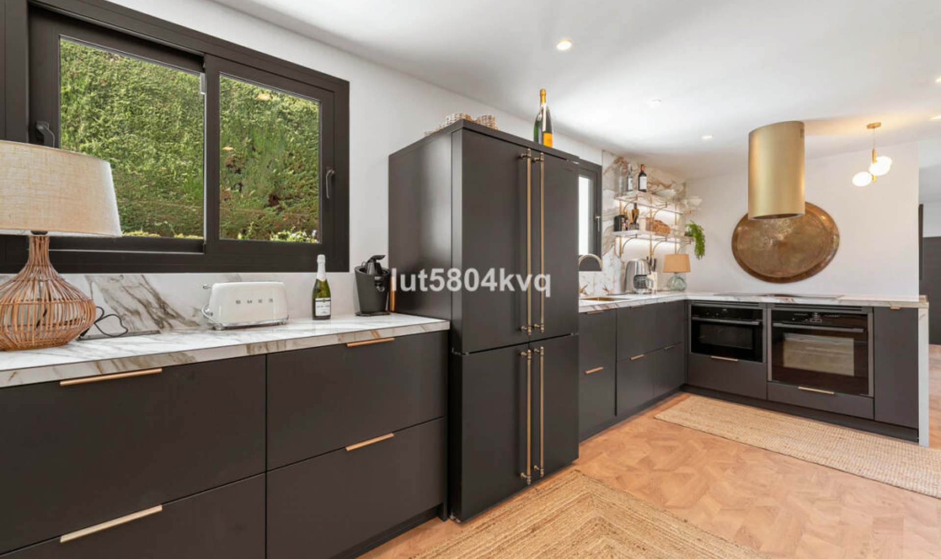 Resale - House -
Nueva Andalucía