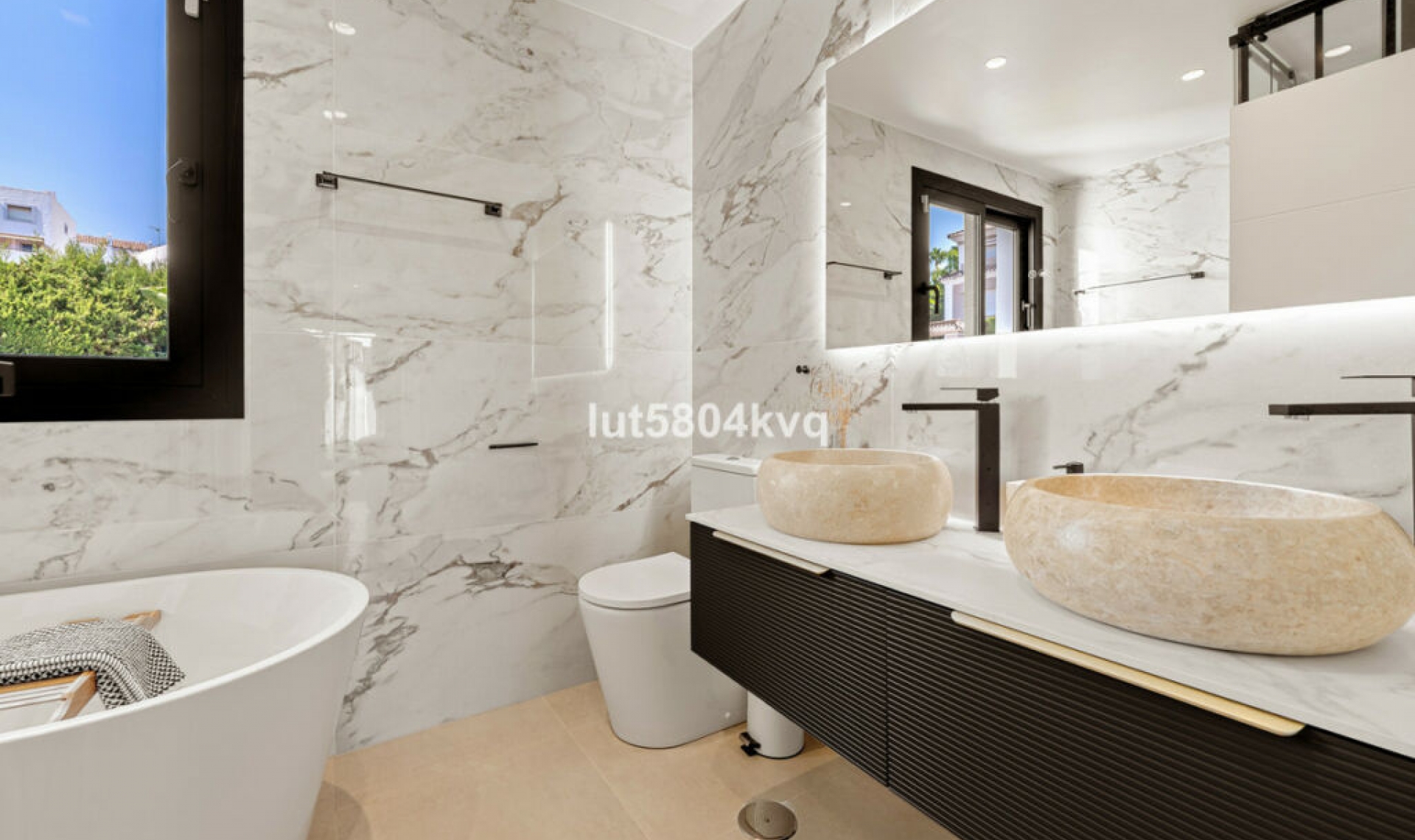 Resale - House -
Nueva Andalucía