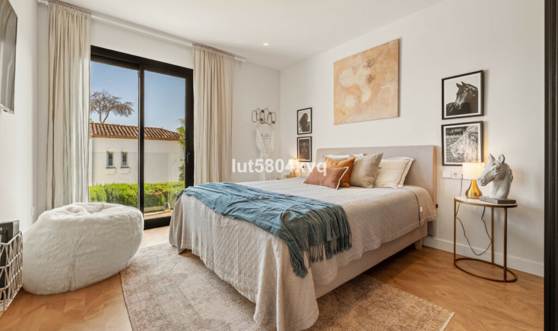Resale - House -
Nueva Andalucía