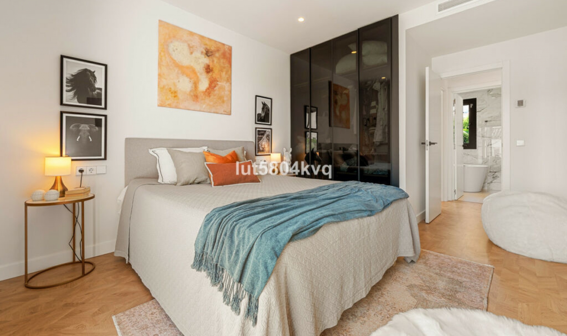Resale - House -
Nueva Andalucía
