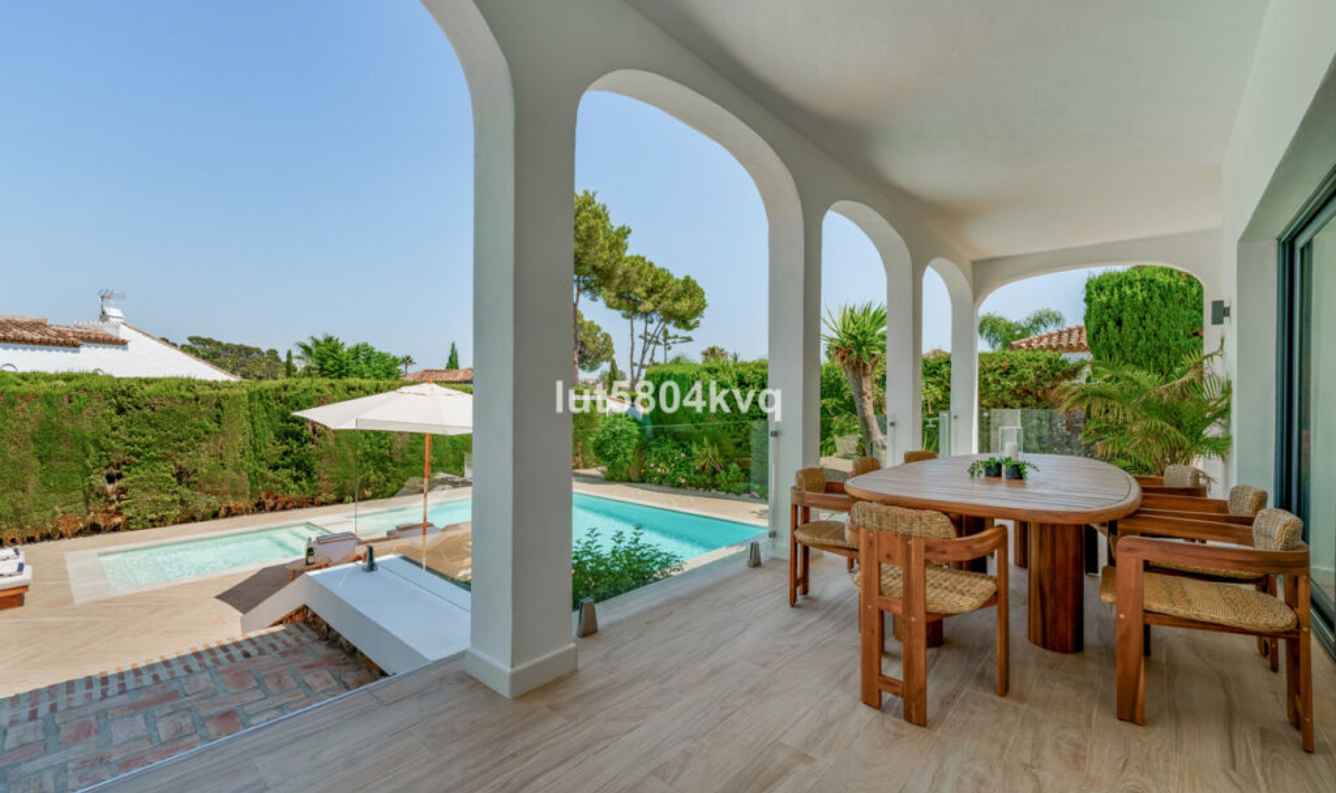 Resale - House -
Nueva Andalucía