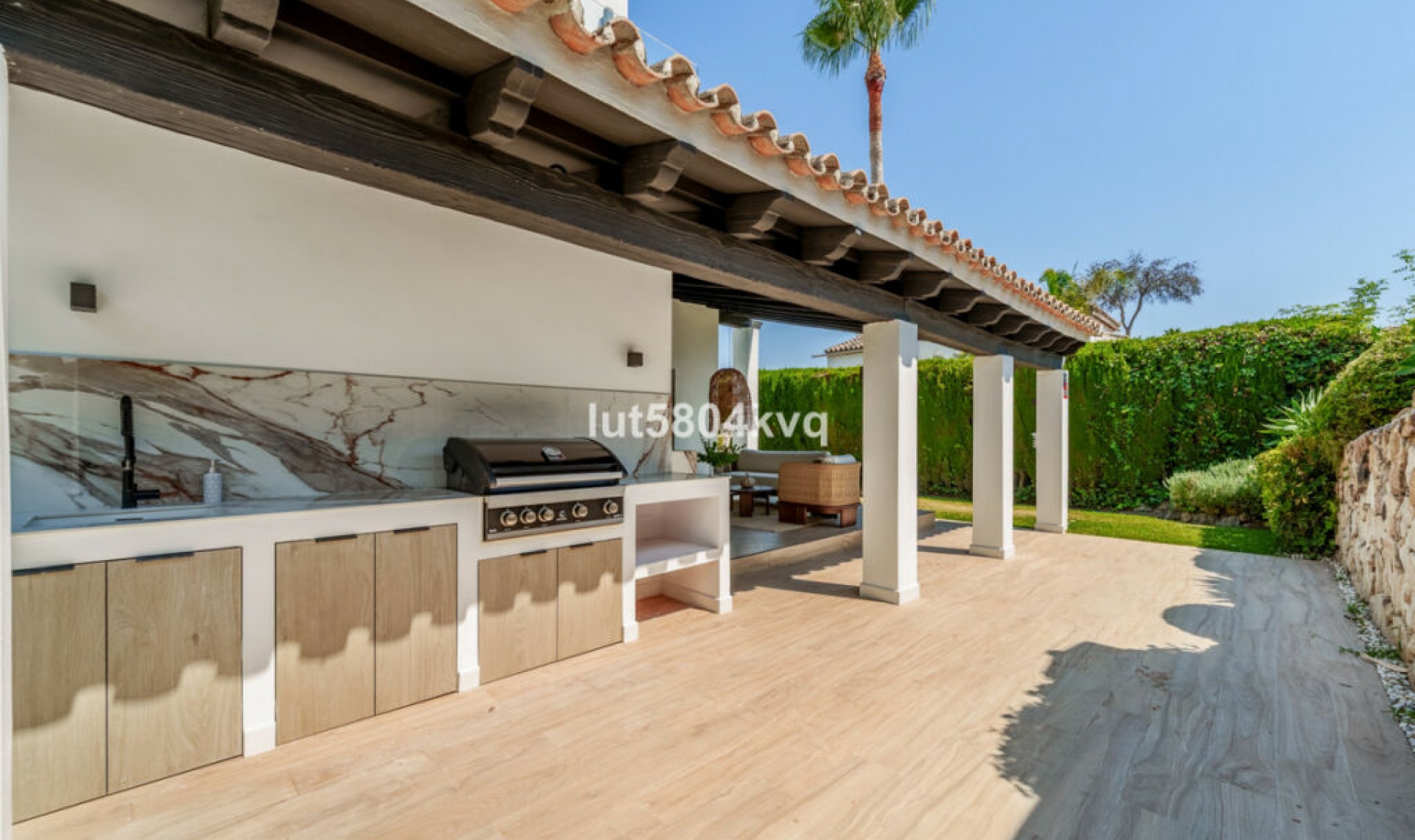 Resale - House -
Nueva Andalucía
