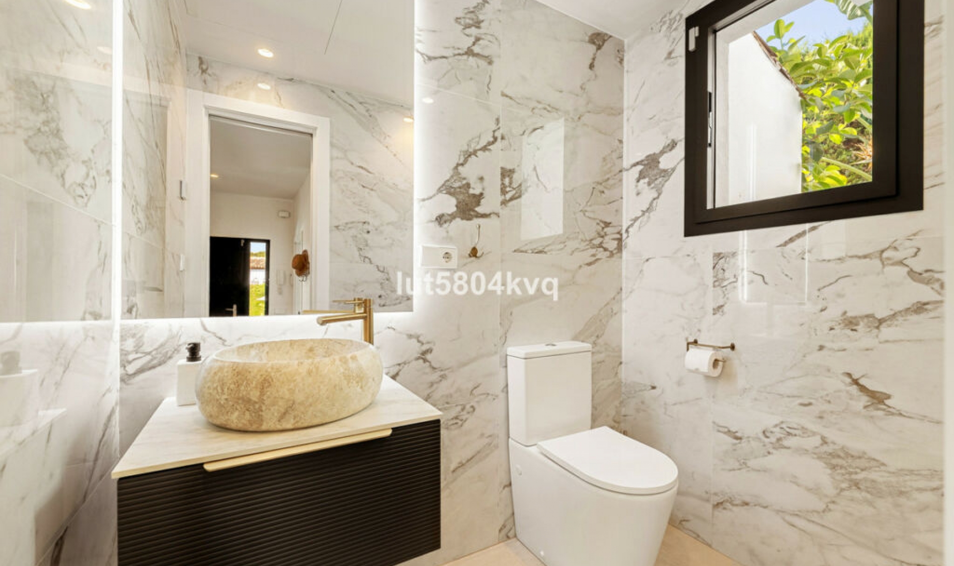 Resale - House -
Nueva Andalucía
