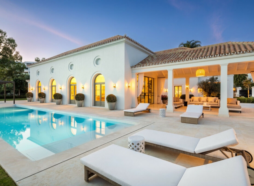 Resale - House -
Nueva Andalucía