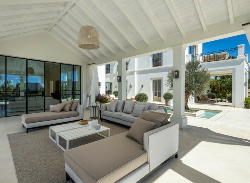 Resale - House -
Nueva Andalucía