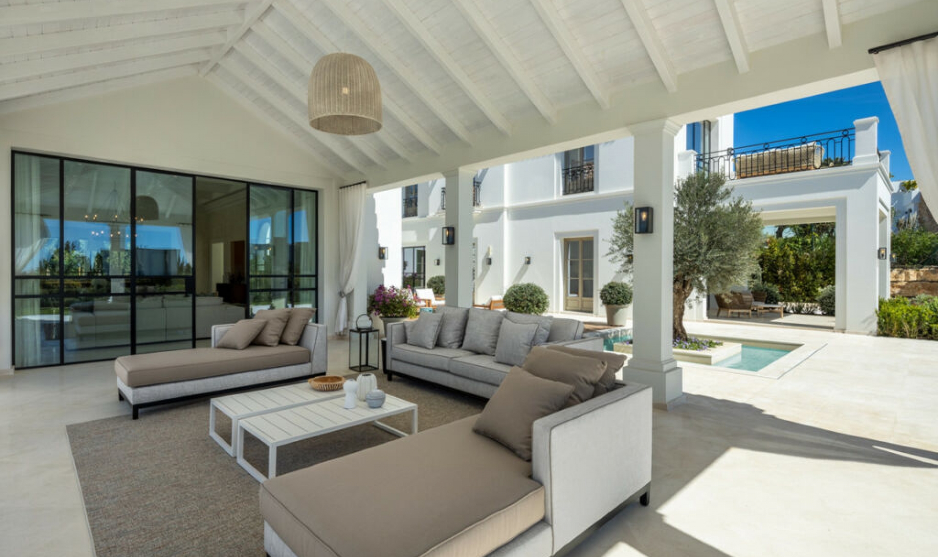 Resale - House -
Nueva Andalucía