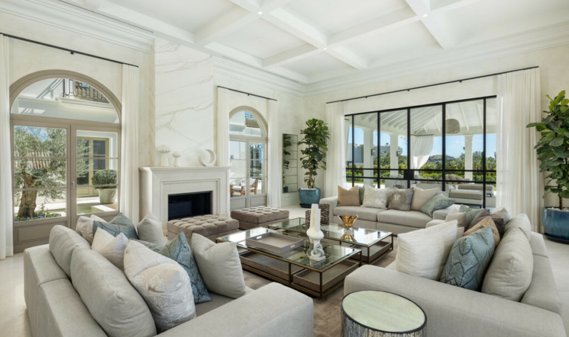 Resale - House -
Nueva Andalucía