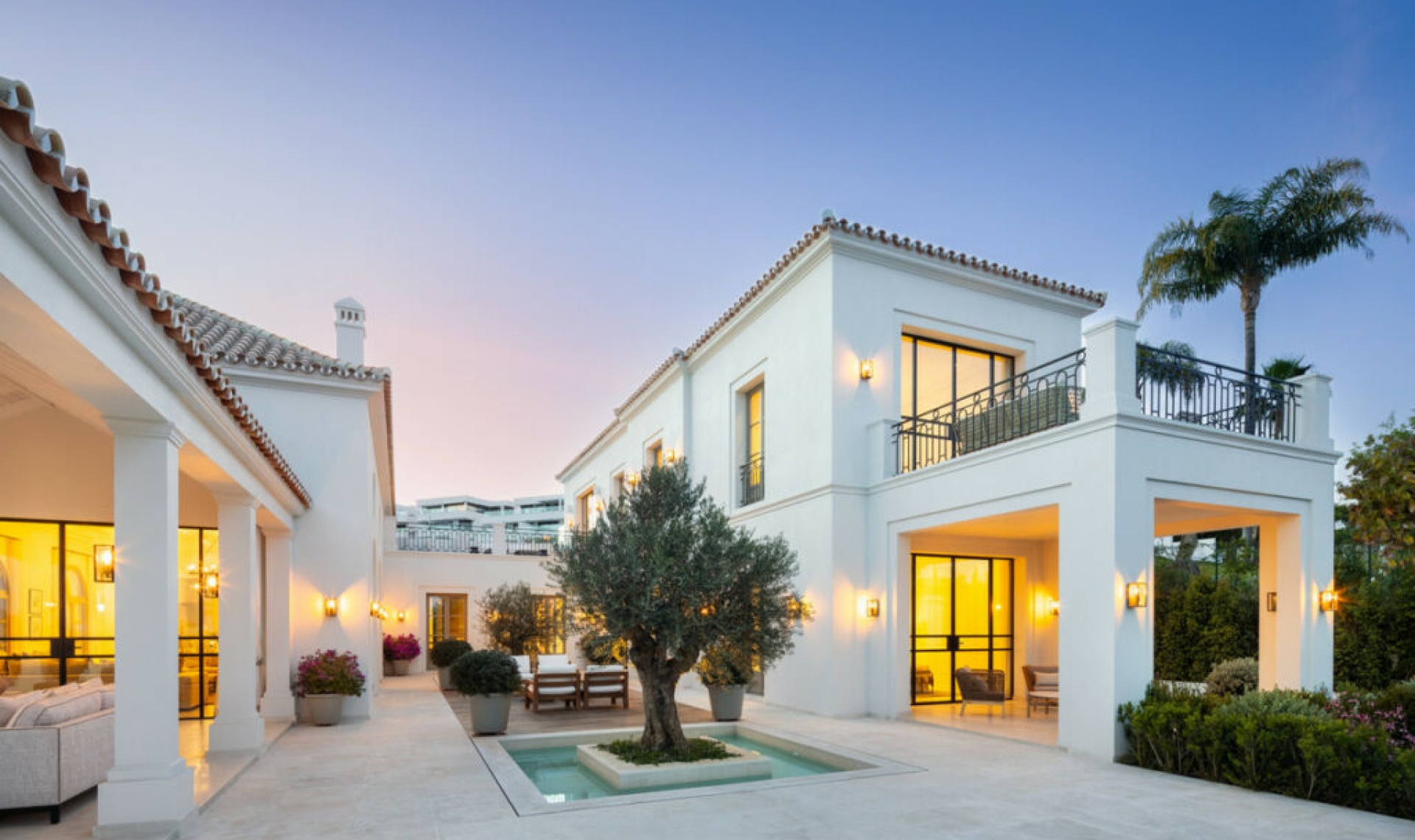 Resale - House -
Nueva Andalucía