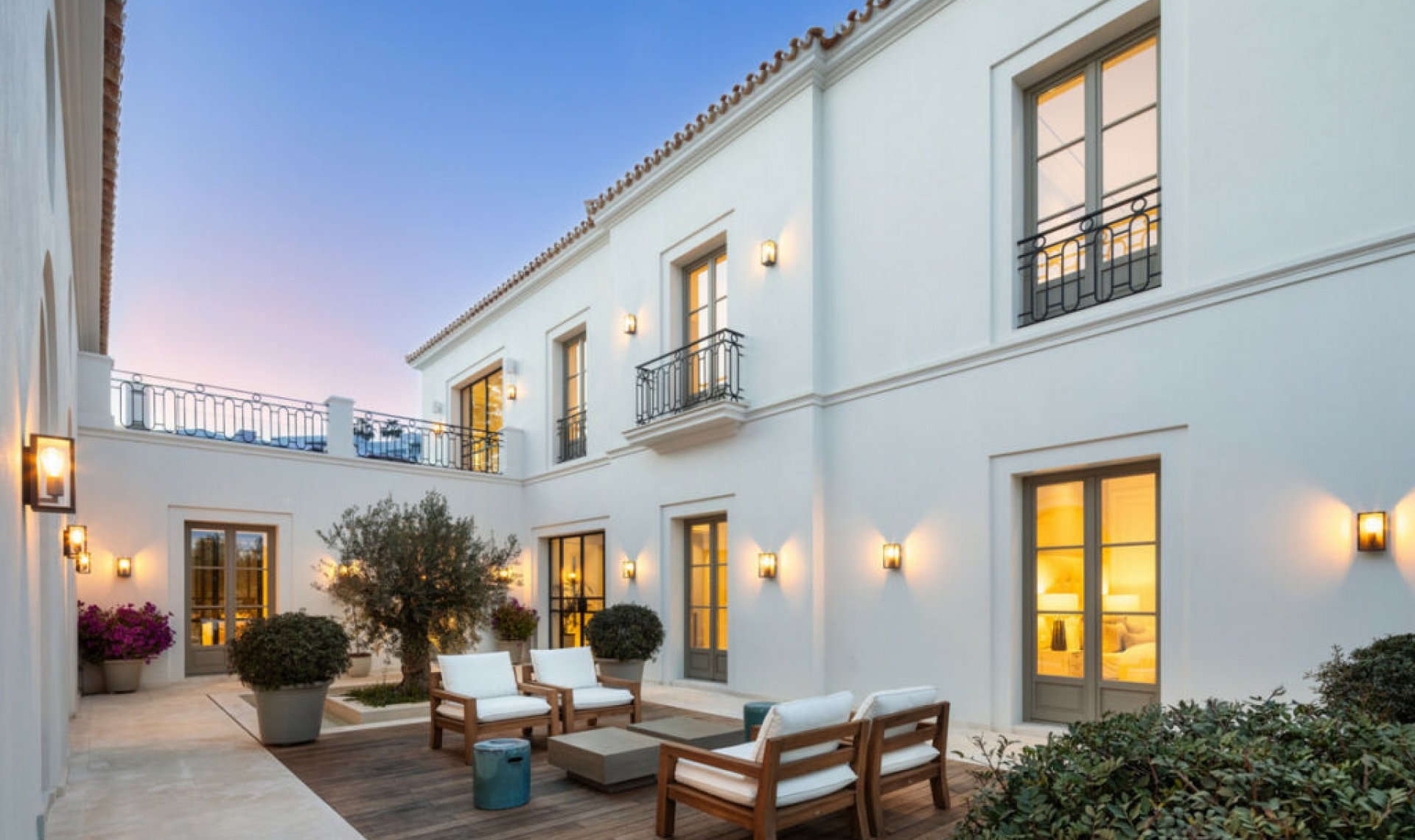 Resale - House -
Nueva Andalucía