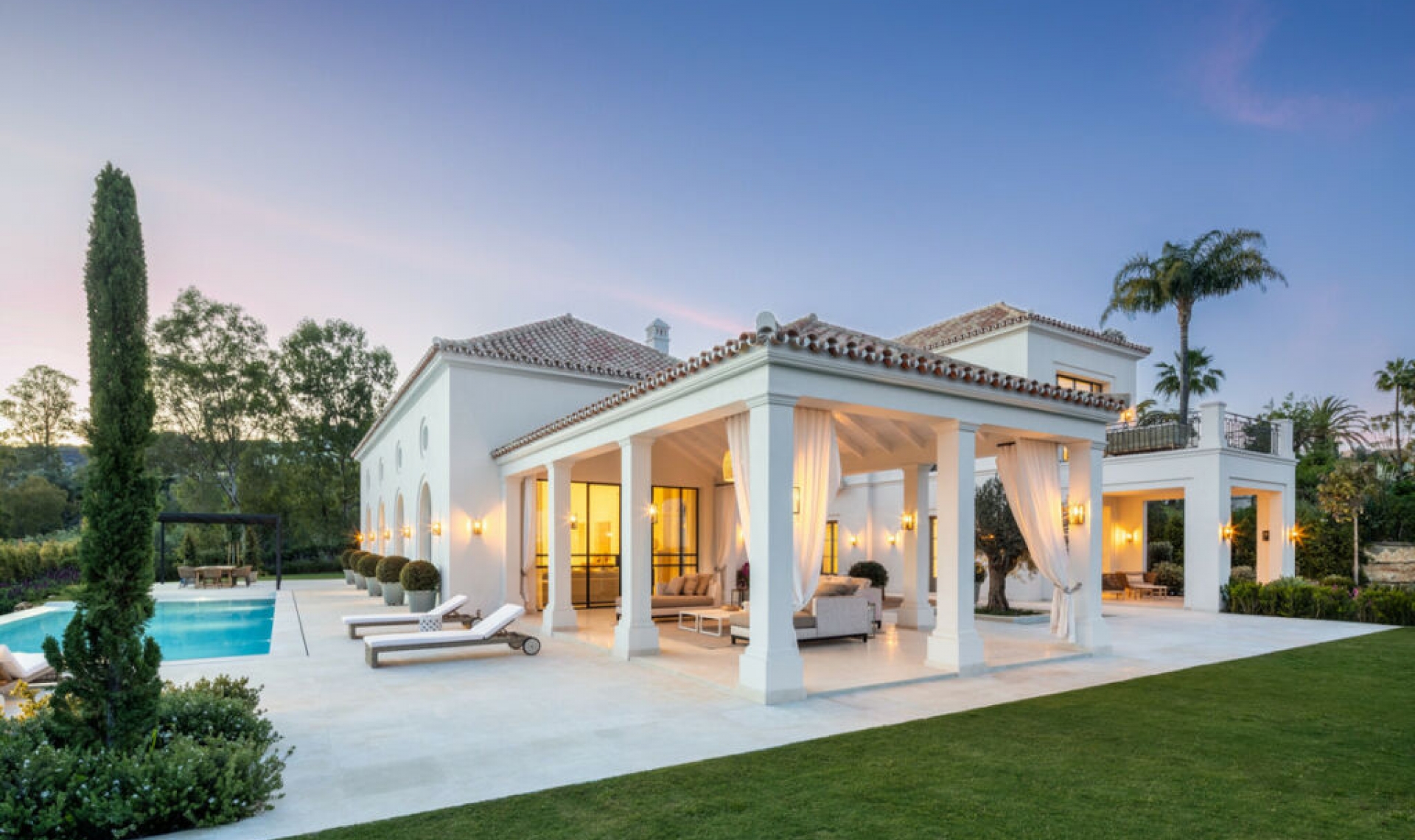 Resale - House -
Nueva Andalucía