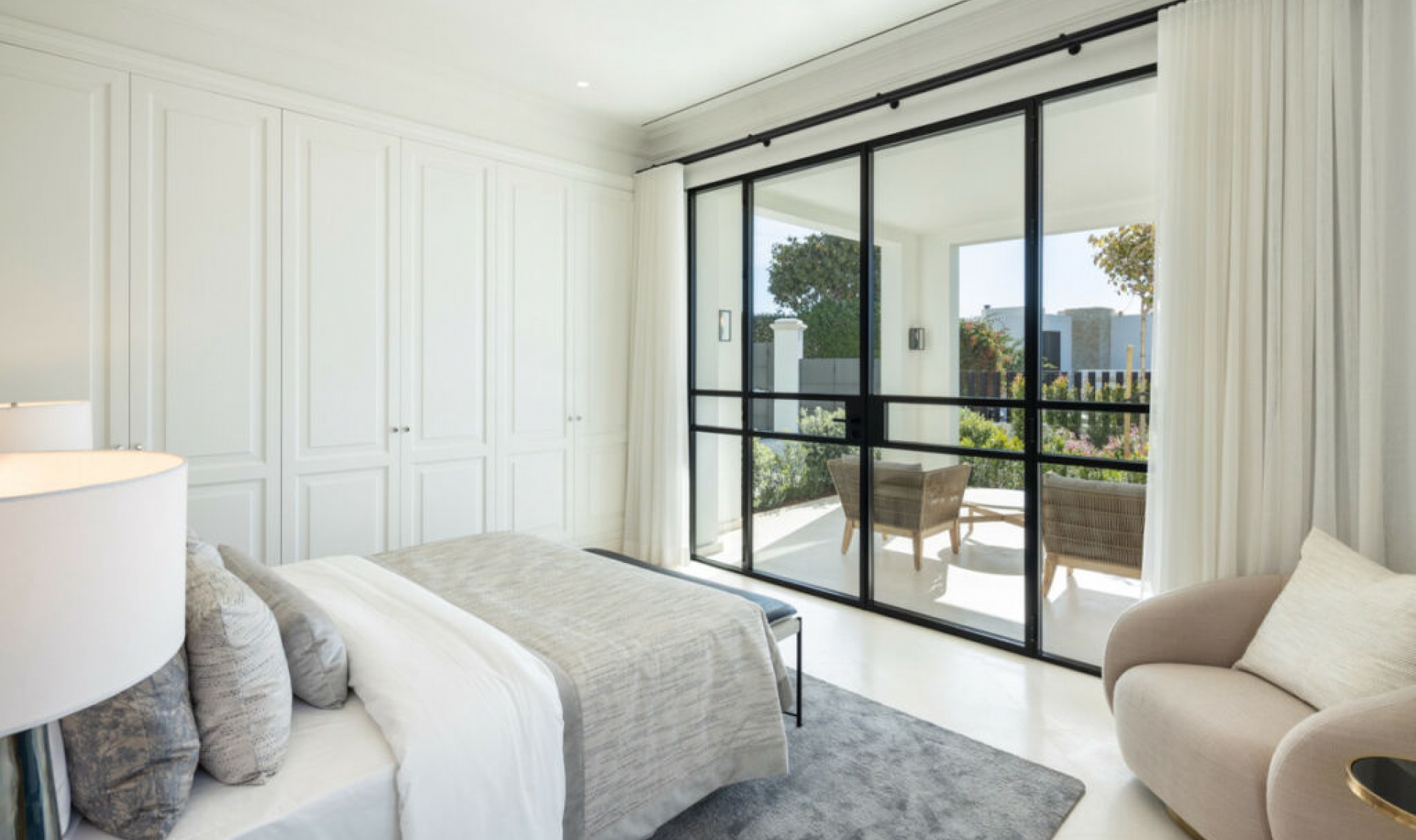 Resale - House -
Nueva Andalucía