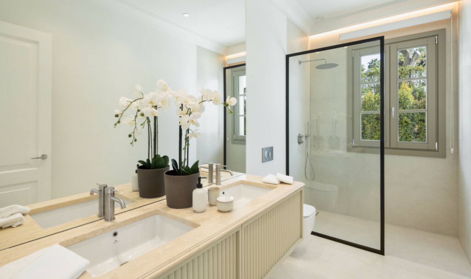 Resale - House -
Nueva Andalucía