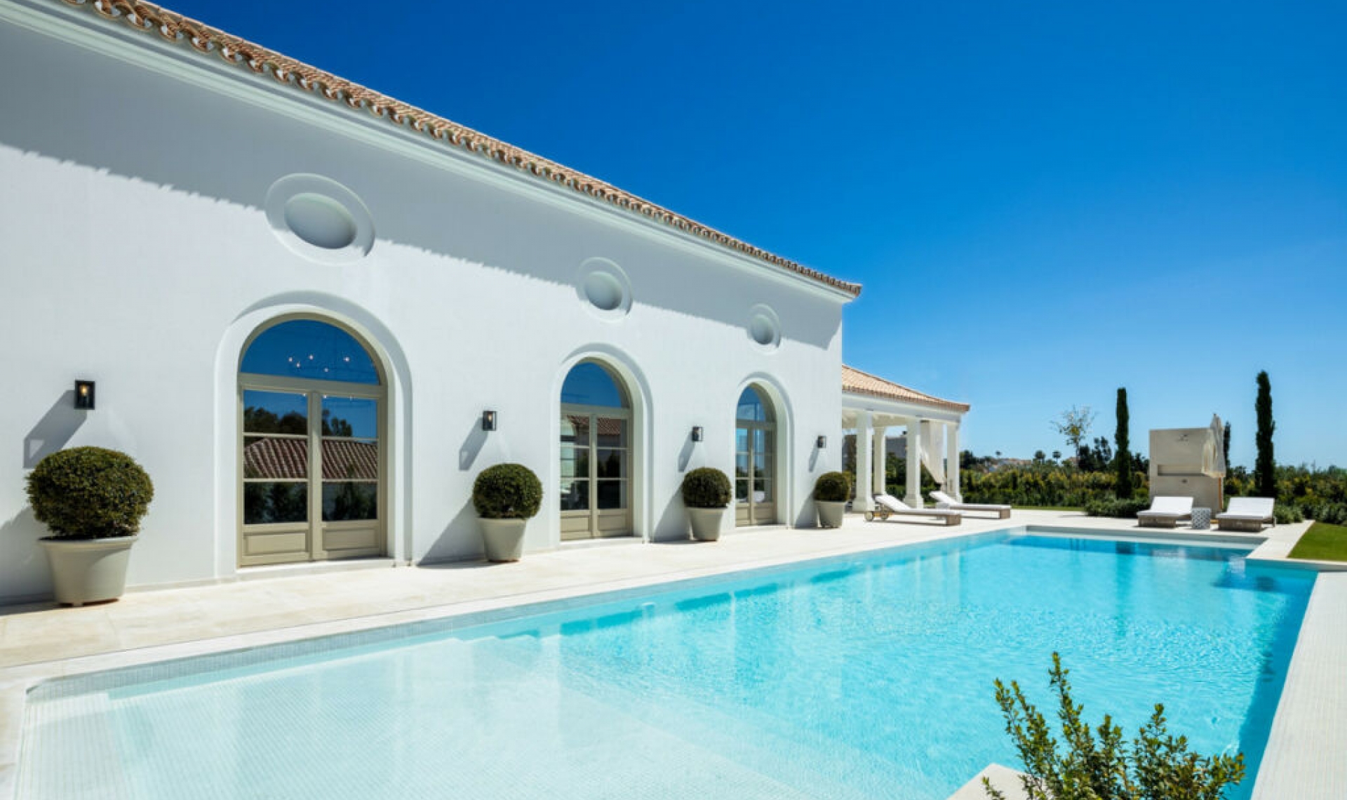 Resale - House -
Nueva Andalucía