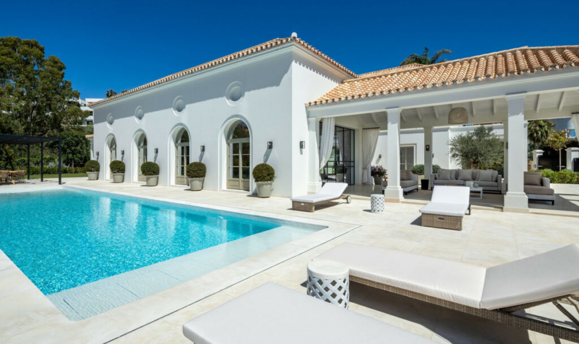 Resale - House -
Nueva Andalucía